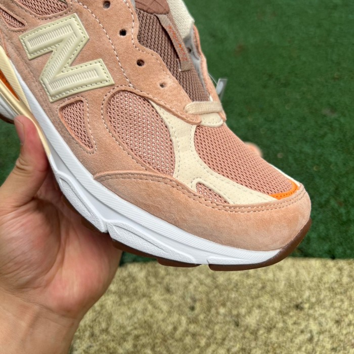 New Balance 990v3 MiUSA size? Exclusive Orange Cream
