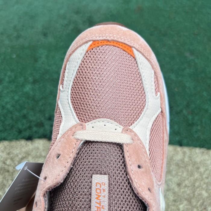 New Balance 990v3 MiUSA size? Exclusive Orange Cream