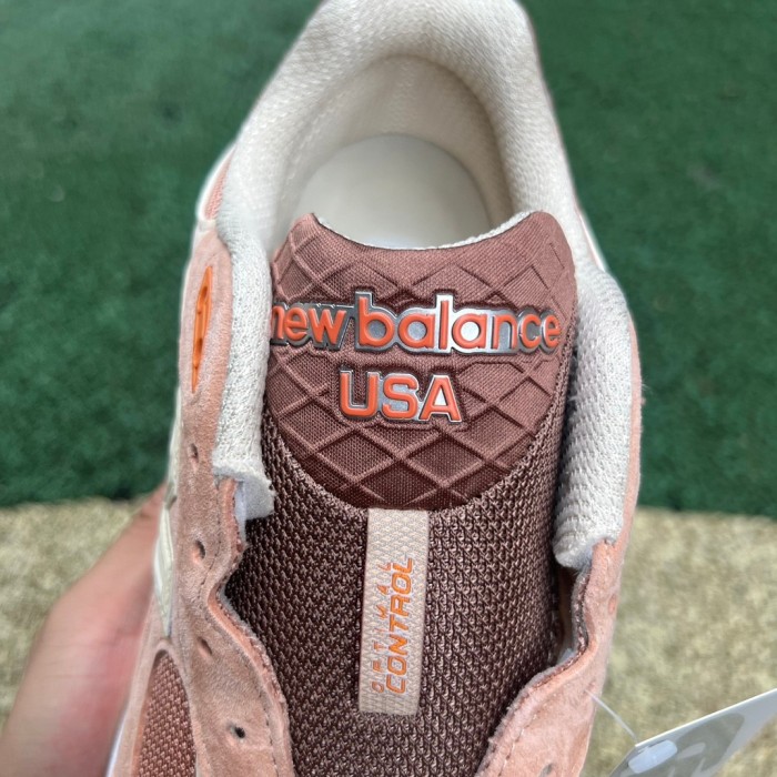 New Balance 990v3 MiUSA size? Exclusive Orange Cream