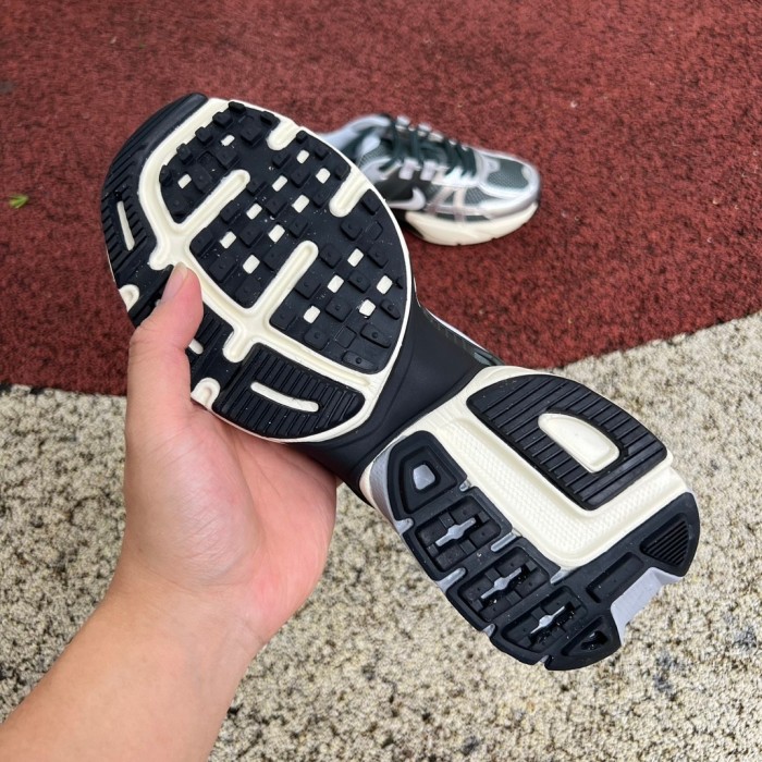 Nike V2K Run Vintage Green