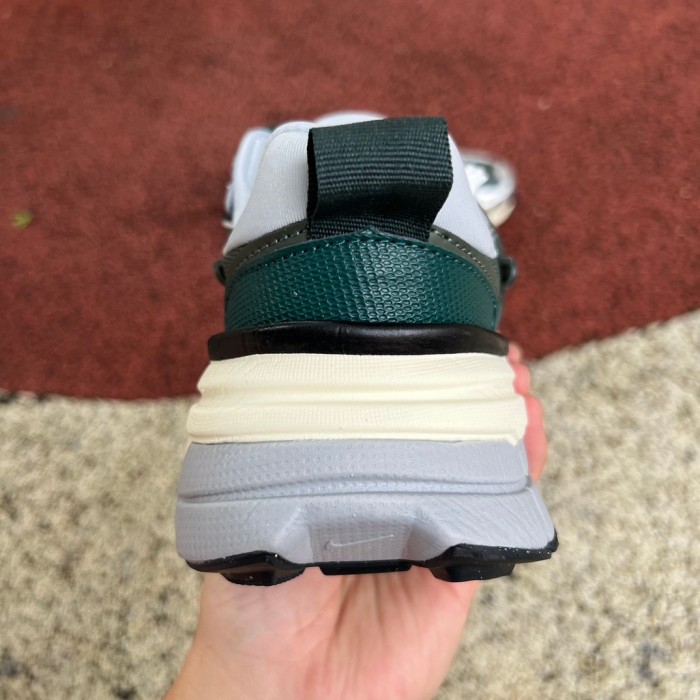 Nike V2K Run Vintage Green