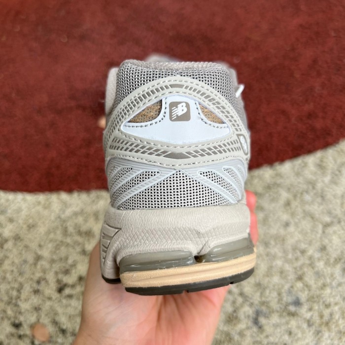 New Balance 860v2 Mars