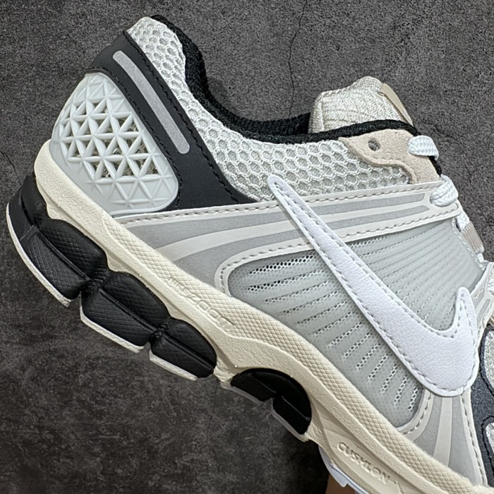 Nike Zoom Vomero 5 Supersonic Light Bone Black