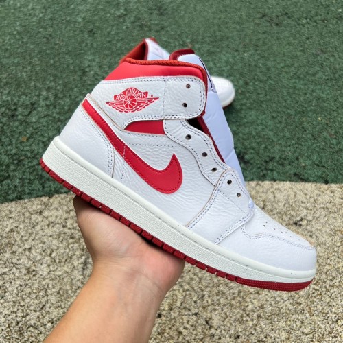 Air Jordan 1 Mid SE Dune Red