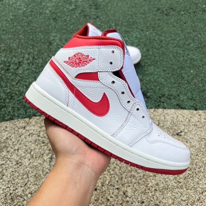 Air Jordan 1 Mid SE Dune Red