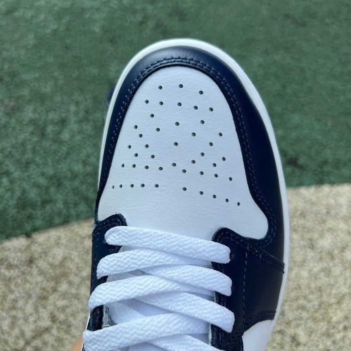 Air Jordan 1 Low Wolf Grey Midnight Navy