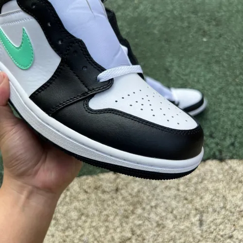Air Jordan 1 Mid Green Glow
