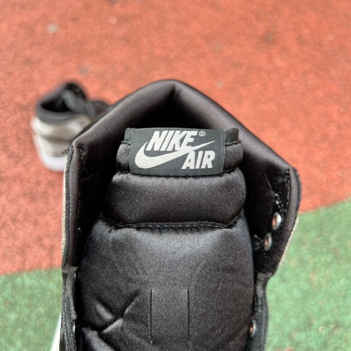 Air Jordan 1 Retro High OG Satin Shadow