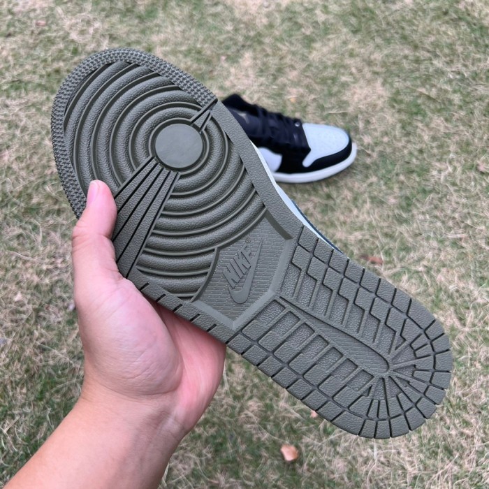 Air Jordan 1 Low Black Toe Medium Olive