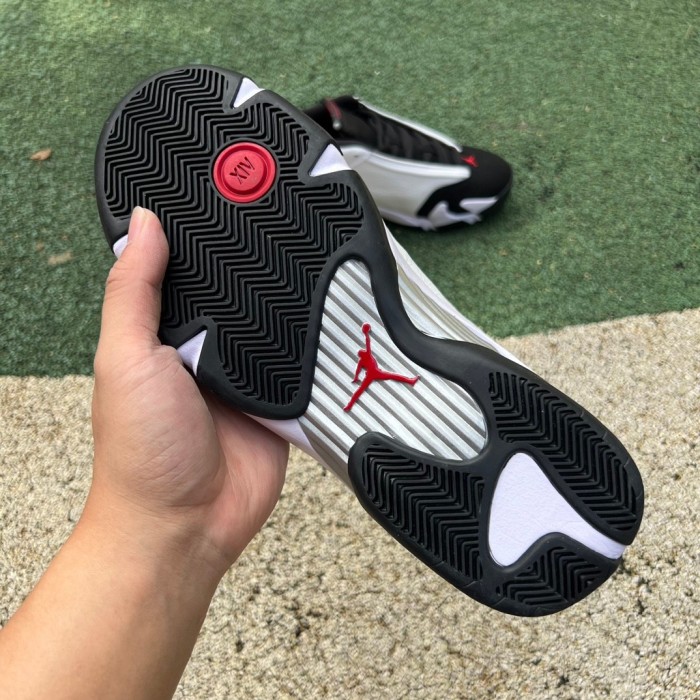 Air Jordan 14 Retro Black Toe (2024)