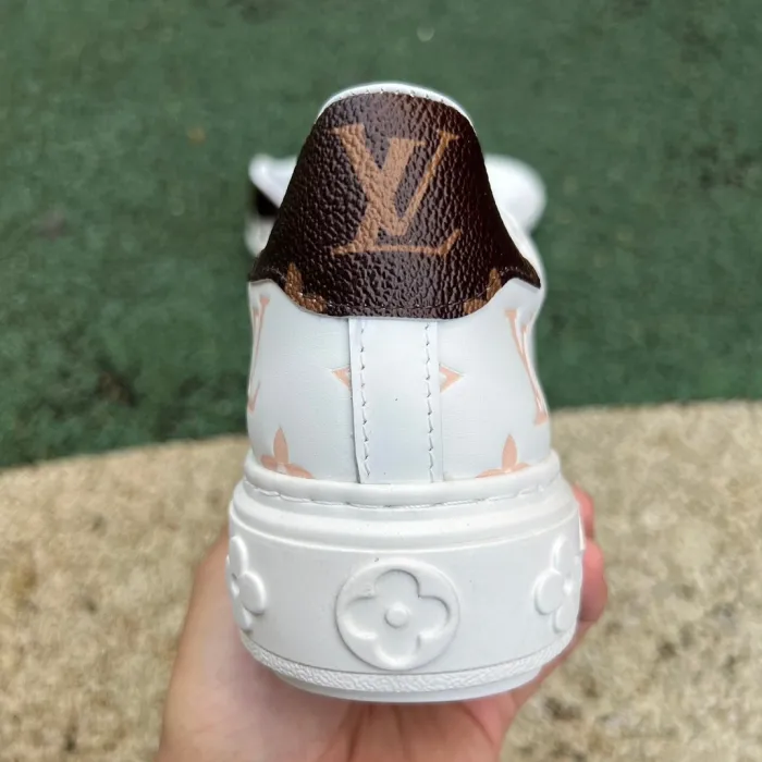 LOUIS VUITTON Time Out