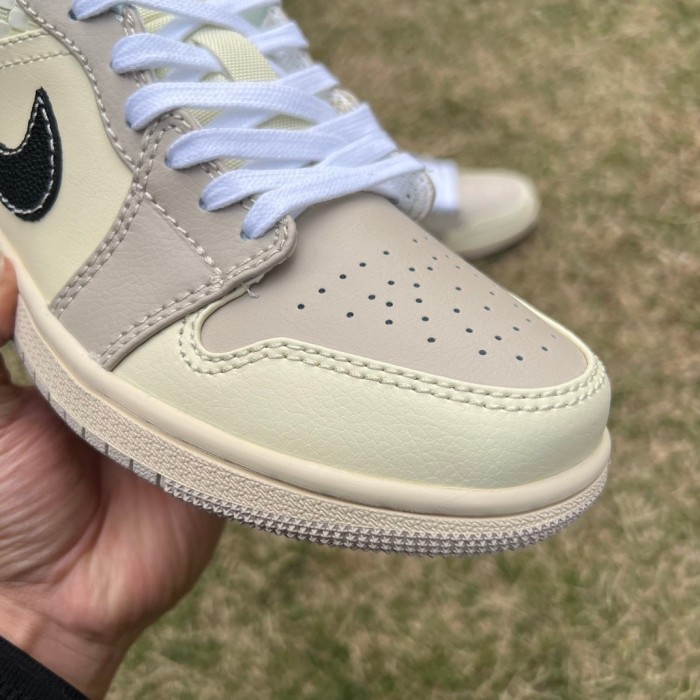 Air Jordan 1 Low SE Sanddrift Glacier Blue