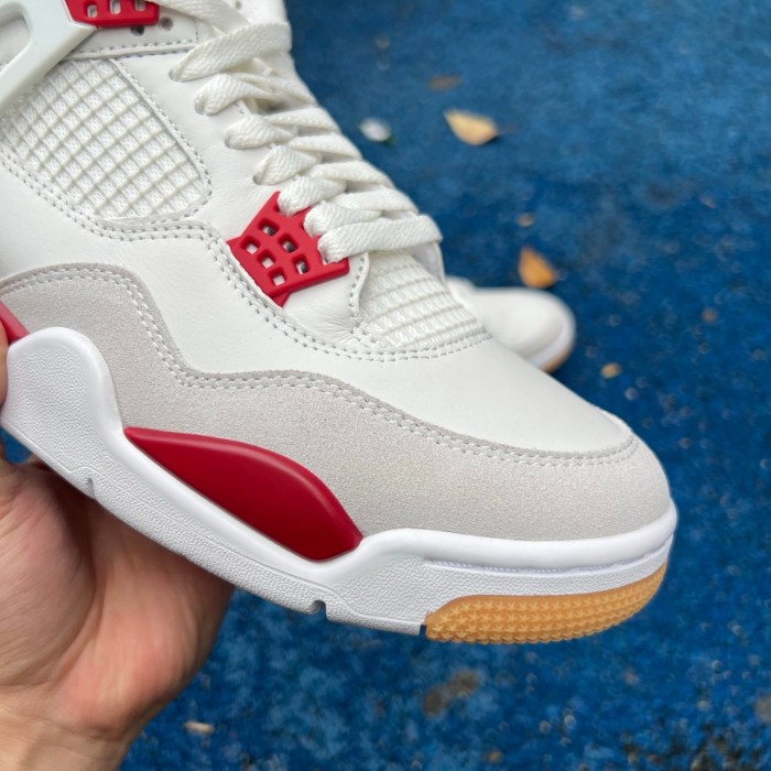 Air Jordan 4 Retro SB Varsity Red