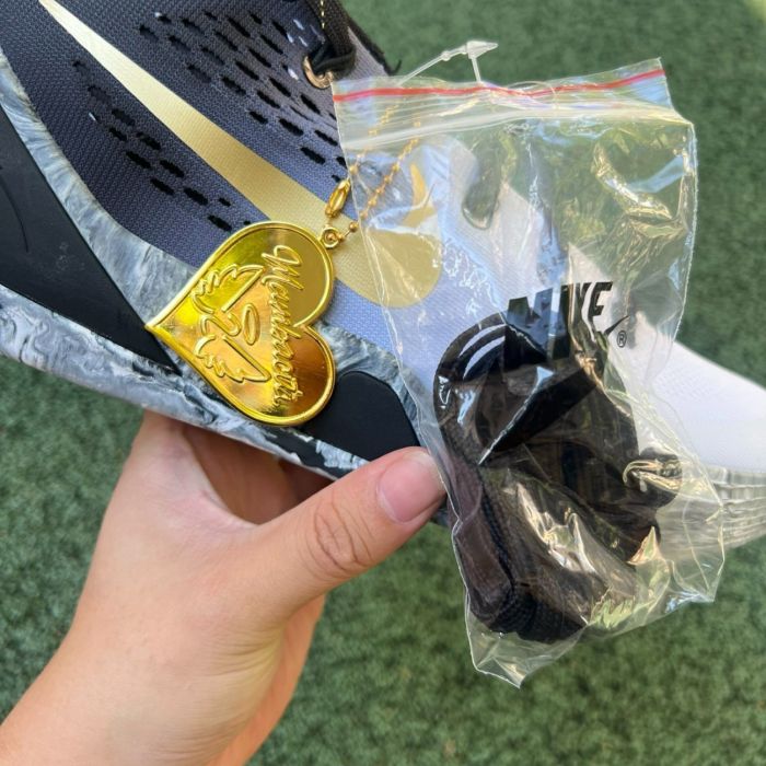 Nike Kobe 9 EM Low Protro Mambacita