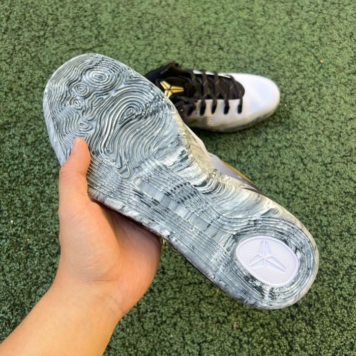 Nike Kobe 9 EM Low Protro Mambacita