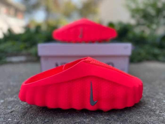 Nike Mind 001 Slide Solar Red