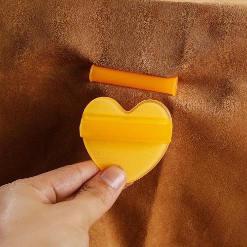 2 pieces of heart-shaped design sheet holder