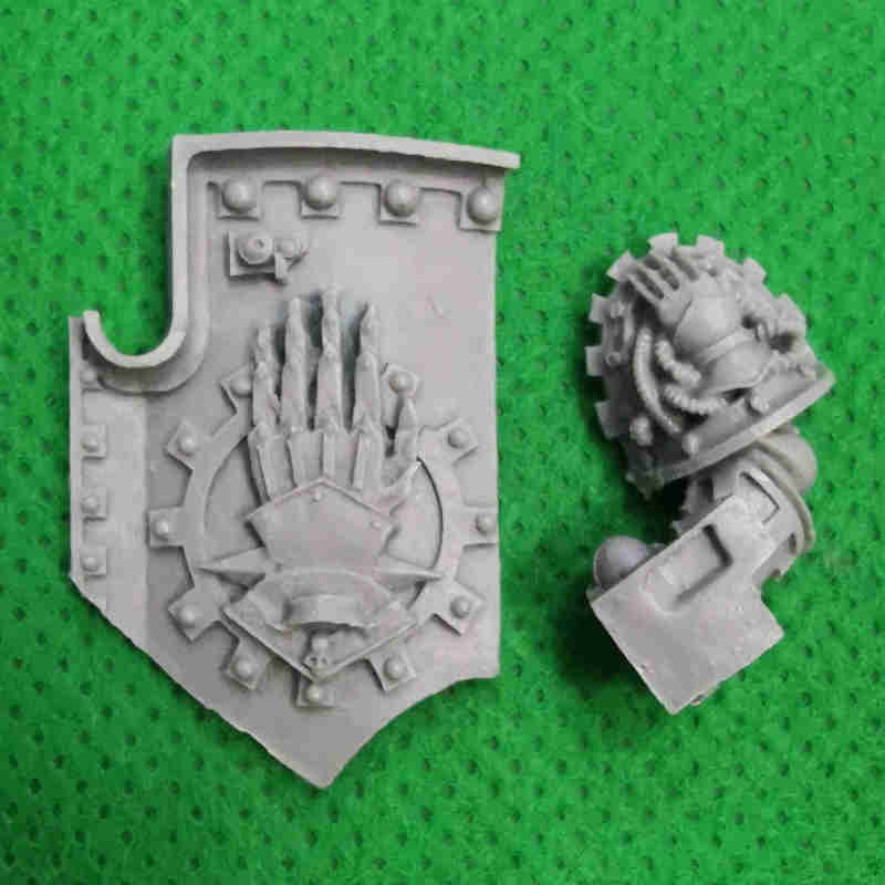 Iron Hands Medusan Immortals bits - Shield With Arm