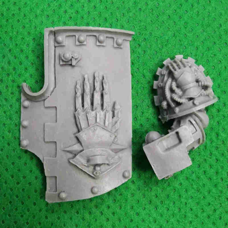 Iron Hands Medusan Immortals bits - Shield With Arm