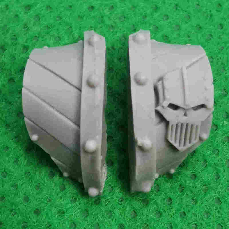 Iron Warriors Cataphractii Terminator Shoulder Pads
