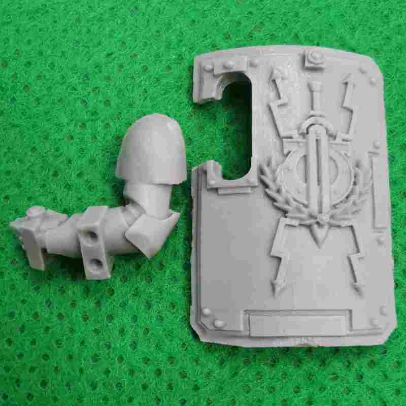 Ultramarines Praetorian Breacher Shields bits - Shield With Arm