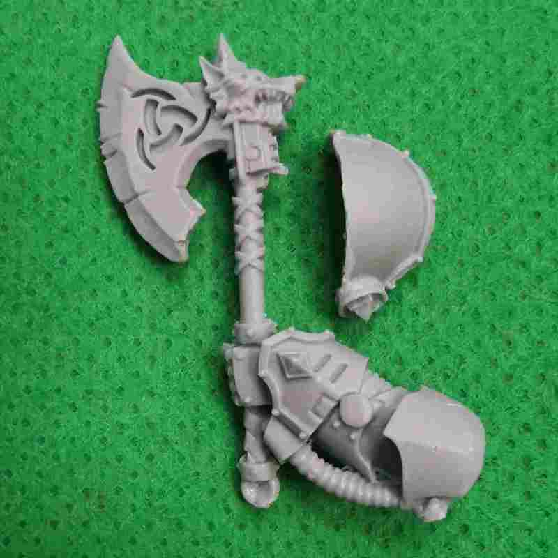 Hvarl Red-Blade, Jarl of the Fourth Great Company bits - Axe