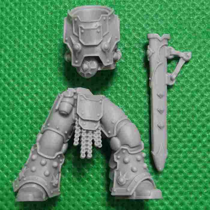 Legiones Astartes: Traitor Champion Consul bits