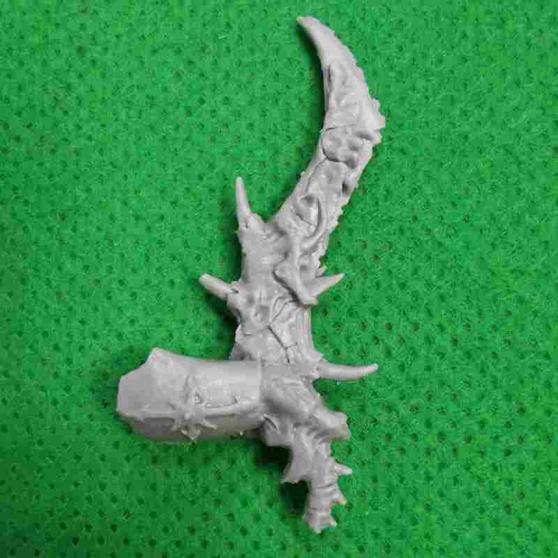 Word Bearers Zardu Layak And Blade Slaves Bodyguard bits