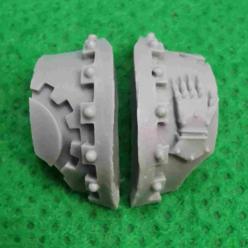 Iron Hands Cataphractii Shoulder Pads bits 