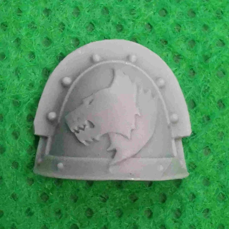 Space Wolves Mk III Shoulder Pads bits 