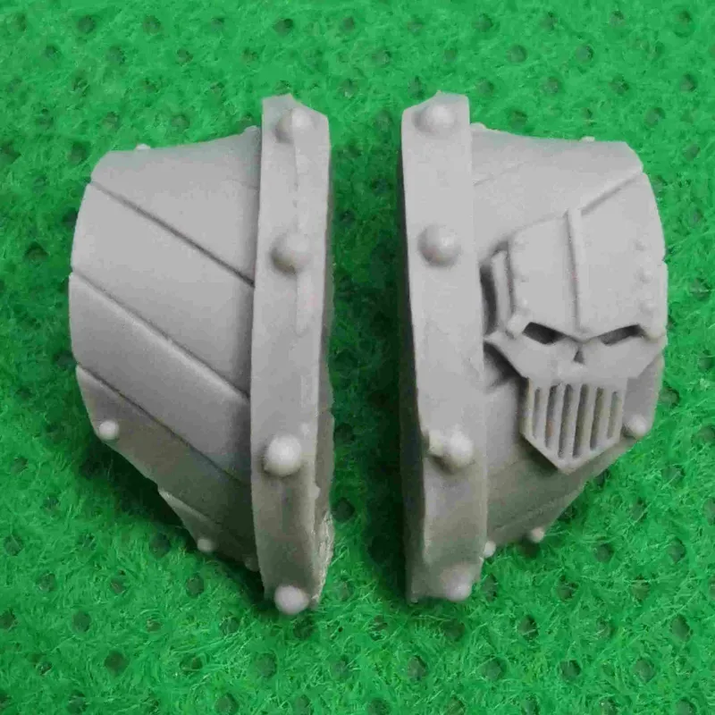 Iron Warriors Cataphractii Terminator Shoulder Pads bits 