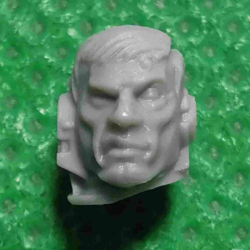 Iron Hands Shadrak Meduson – Master Of The Shattered Legions bits