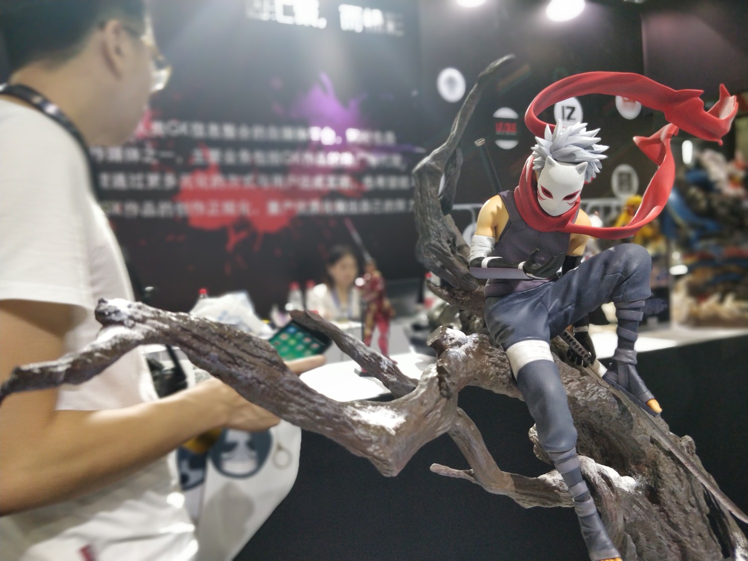 str guy resin statue