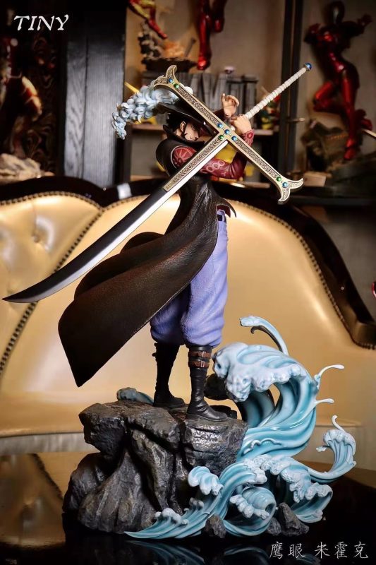 【Pre order】TINY Studio One-Piece Dracule Mihawk Resin Statue Deposit