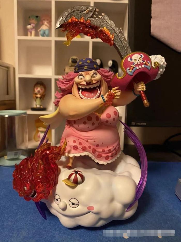 One Piece Big Mom Pirates #2 Debt Collector Bobbin Resin Statue