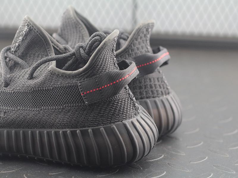 yeezy boost 350 v2 black reflective laces