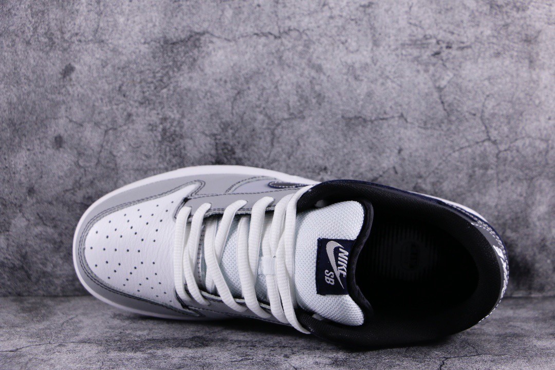nike dunk eclipse