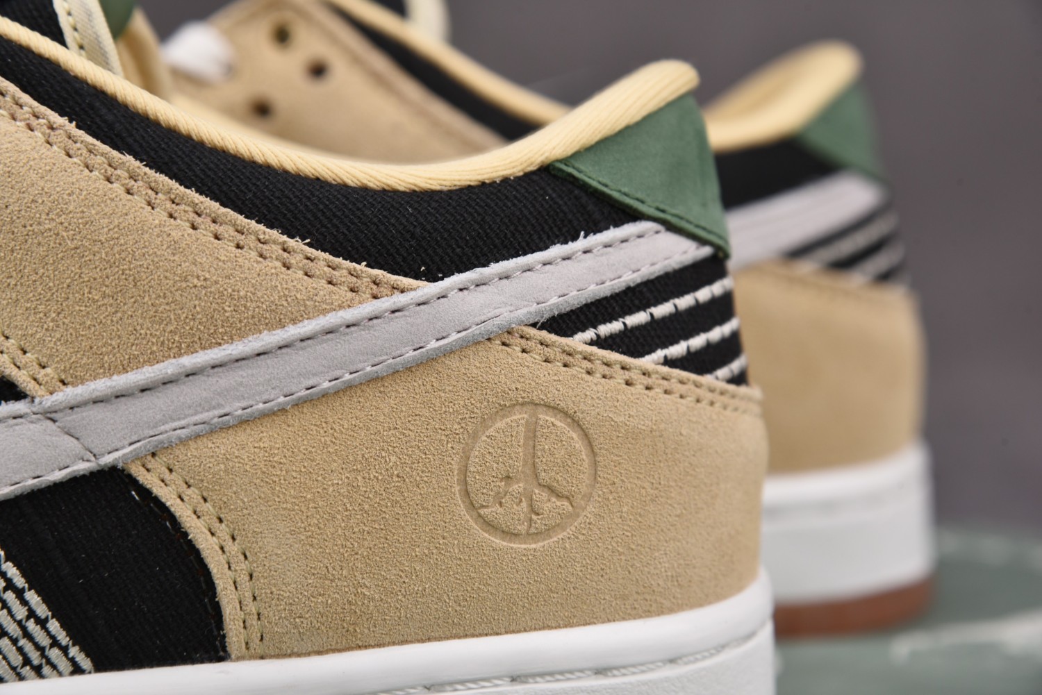 where to buy dusty olive dunks