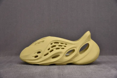 adidas Yeezy Foam RNNR Sulfur