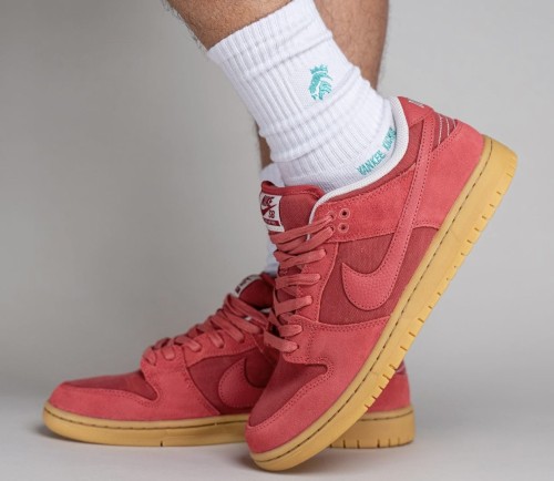 Nike SB Dunk Low Adobe