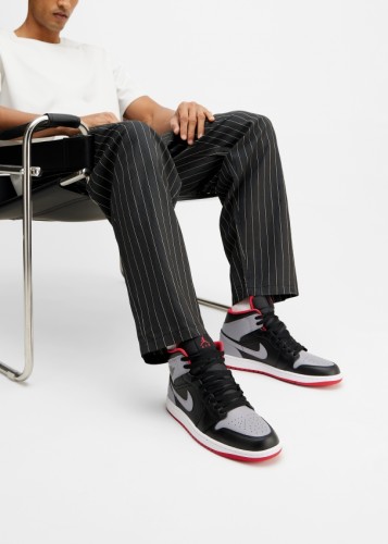Jordan 1 Mid Bred Shadow（Black Cement）