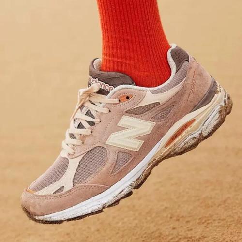 New Balance 990v3 MiUSA size? Exclusive Orange Cream