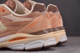New Balance 990v3 MiUSA size? Exclusive Orange Cream