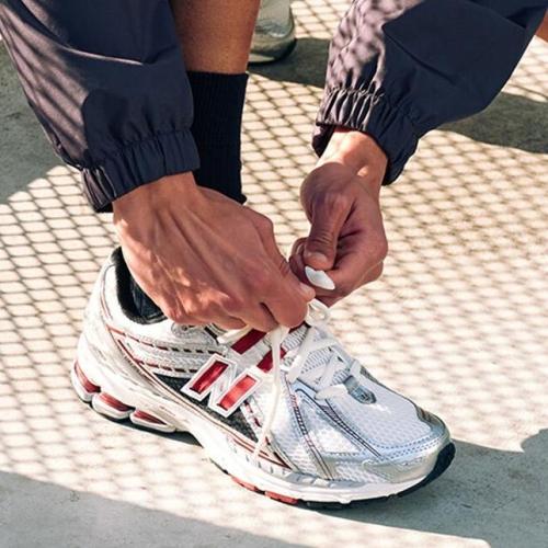 New Balance 1906R Silver Classic Crimson