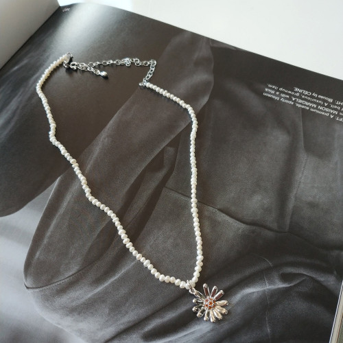 925 Sterling Silver Temperament Daisy Small Crowd Design Sense Lock Bone Fresh Water Pearl Collar Necklaces