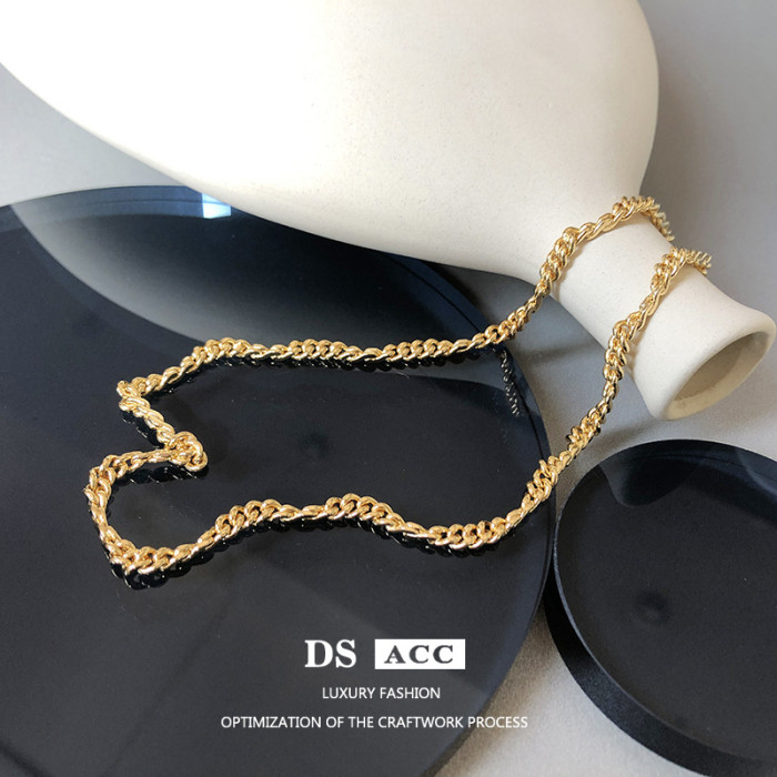 Necklace Women Personality Niche Fashion Simple 18K Gold Plating Simple Light Luxury Versatile Retro Collarbone Chain