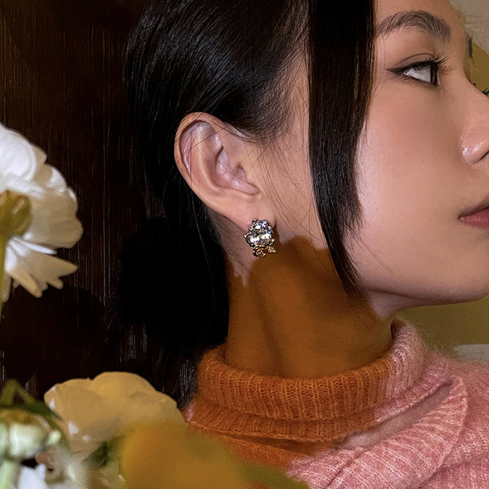Flower Earrings Women Niche Design Fashion Personalized Earrings Light Luxury Asymmetric Earrings