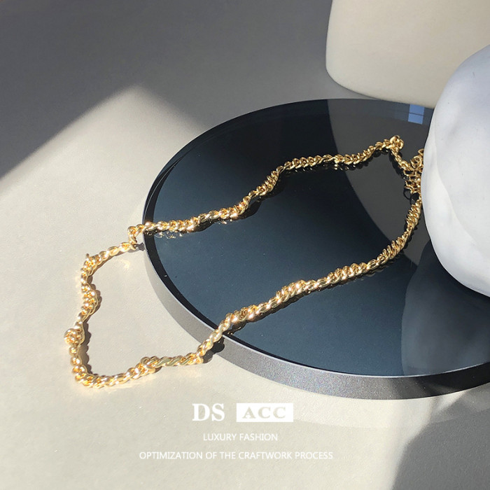 Necklace Women Personality Niche Fashion Simple 18K Gold Plating Simple Light Luxury Versatile Retro Collarbone Chain