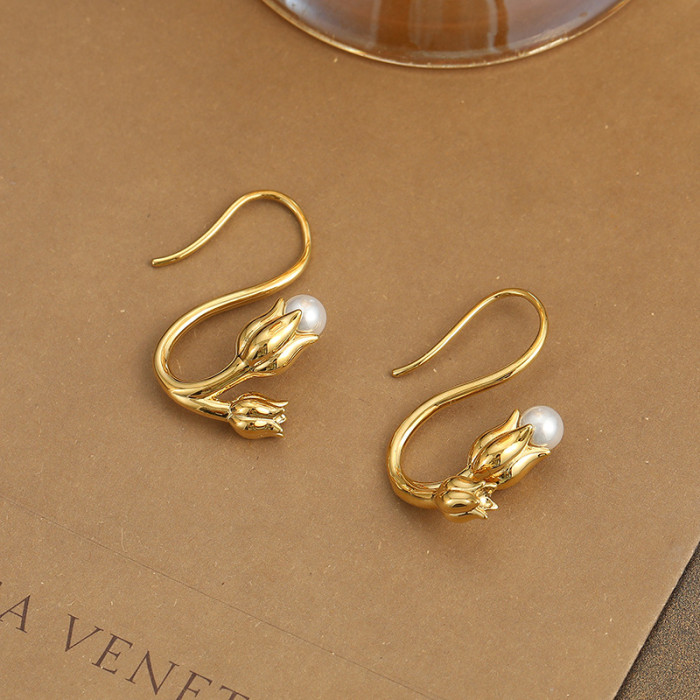 Pearl Earrings Women Niche Design 18K Gold Plated Flower Earrings Personalized Simple Light Luxury Versatile Earrings