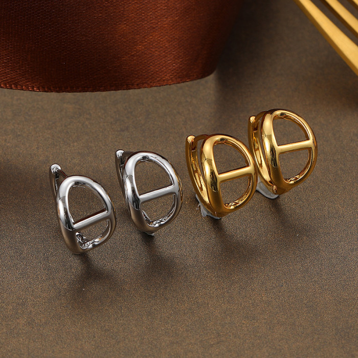 Light Luxury Earrings Women'S Fashion Niche Design Geometric Simple Earrings 18K Gold Plated French Versatile Earrings